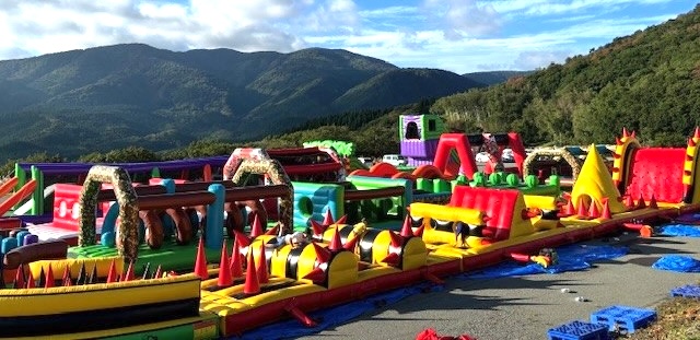 ふわふわ遊具が